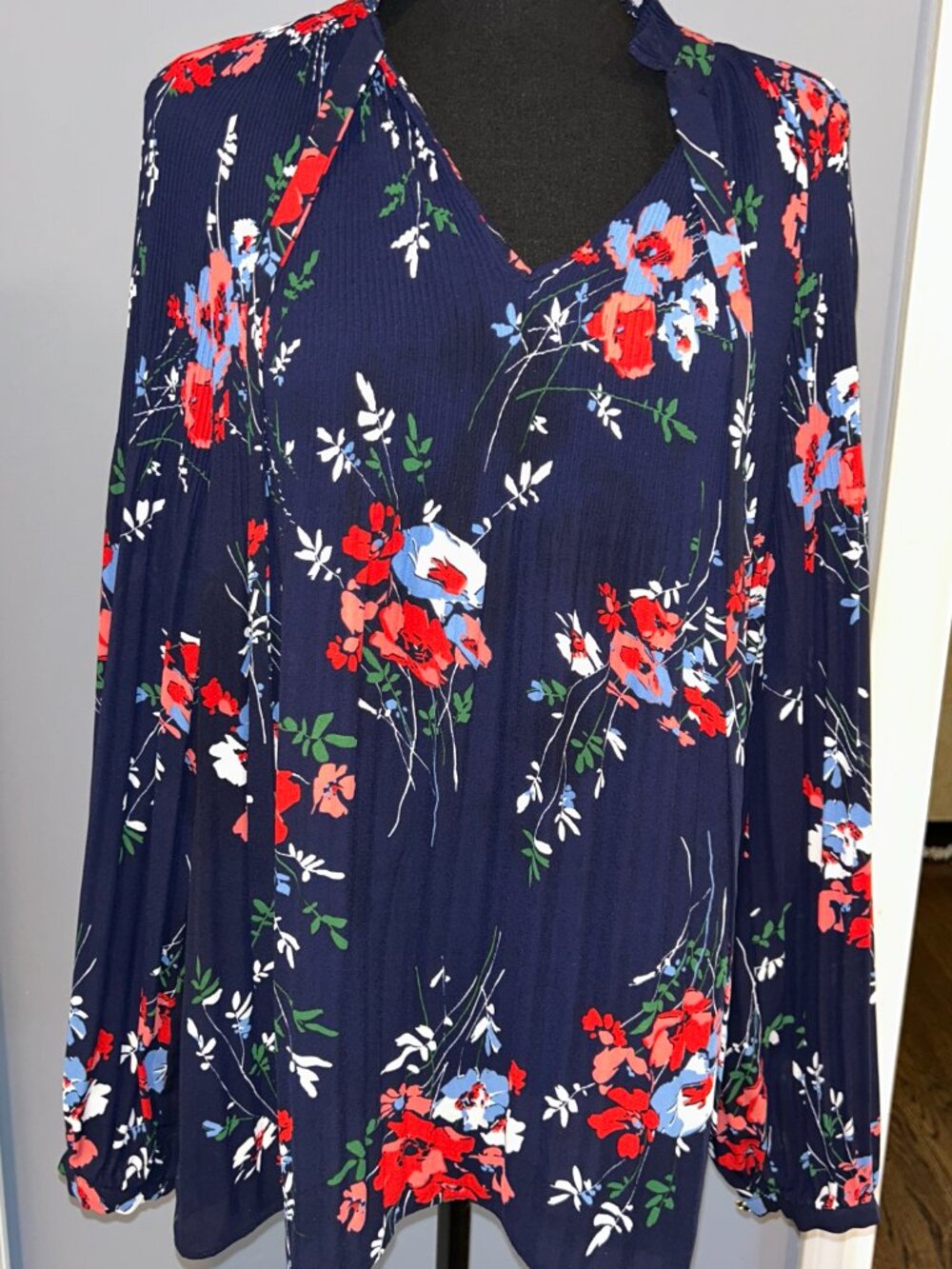 Lauren Ralph Lauren Navy Floral Pleated Blouse, Sz Large, long sleeve split neck